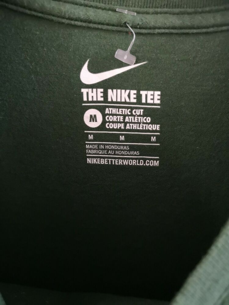 Nike T-Shirt - Size Medium